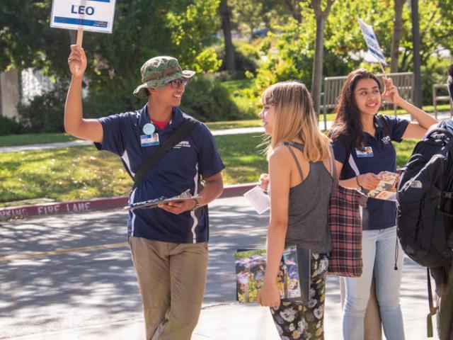 An Orientation Leader leads a new student tour of UC Davis